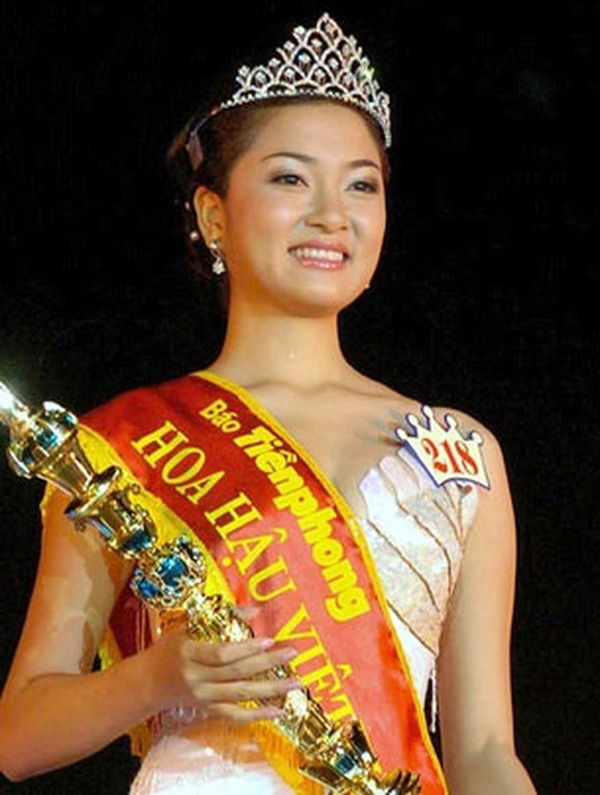 Nguyen Thi Huyen - Miss Vietnam 2004