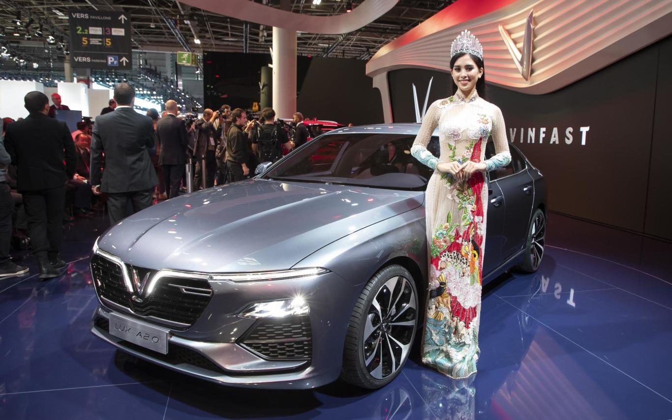 VinFast LUX A2.0 debut at Paris Motor Show - with Miss Vietnam 2018, Trần Tiểu Vy.